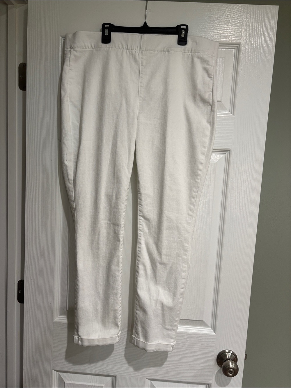 3/$20. NYDJ White Straight-Leg Pants